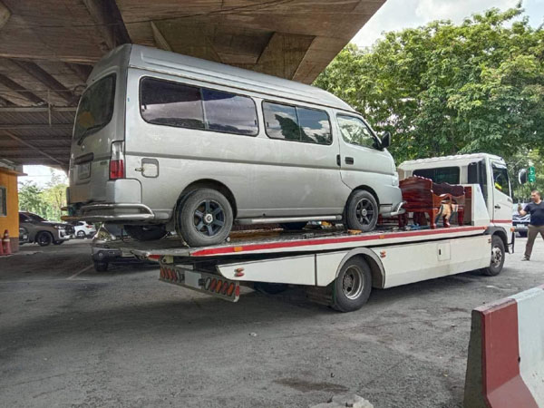 ปะยางรถสิบล้อ หนองคาย นอกสถานที่ เรียกช่างถึงจุดเกิดเหตุ
